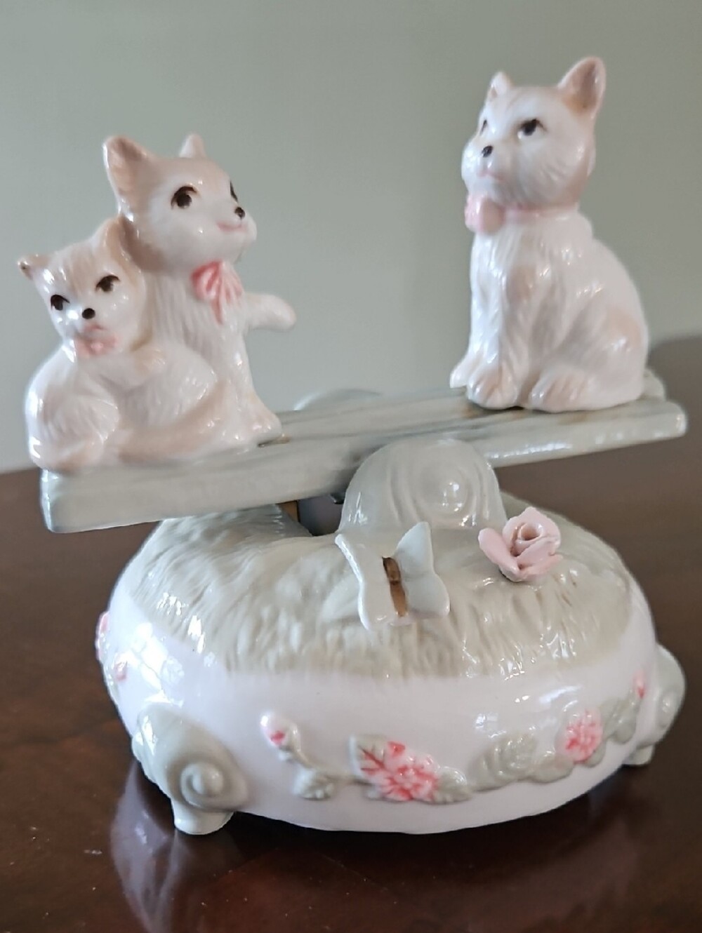 Vintage Porcelain Cat Music Box
